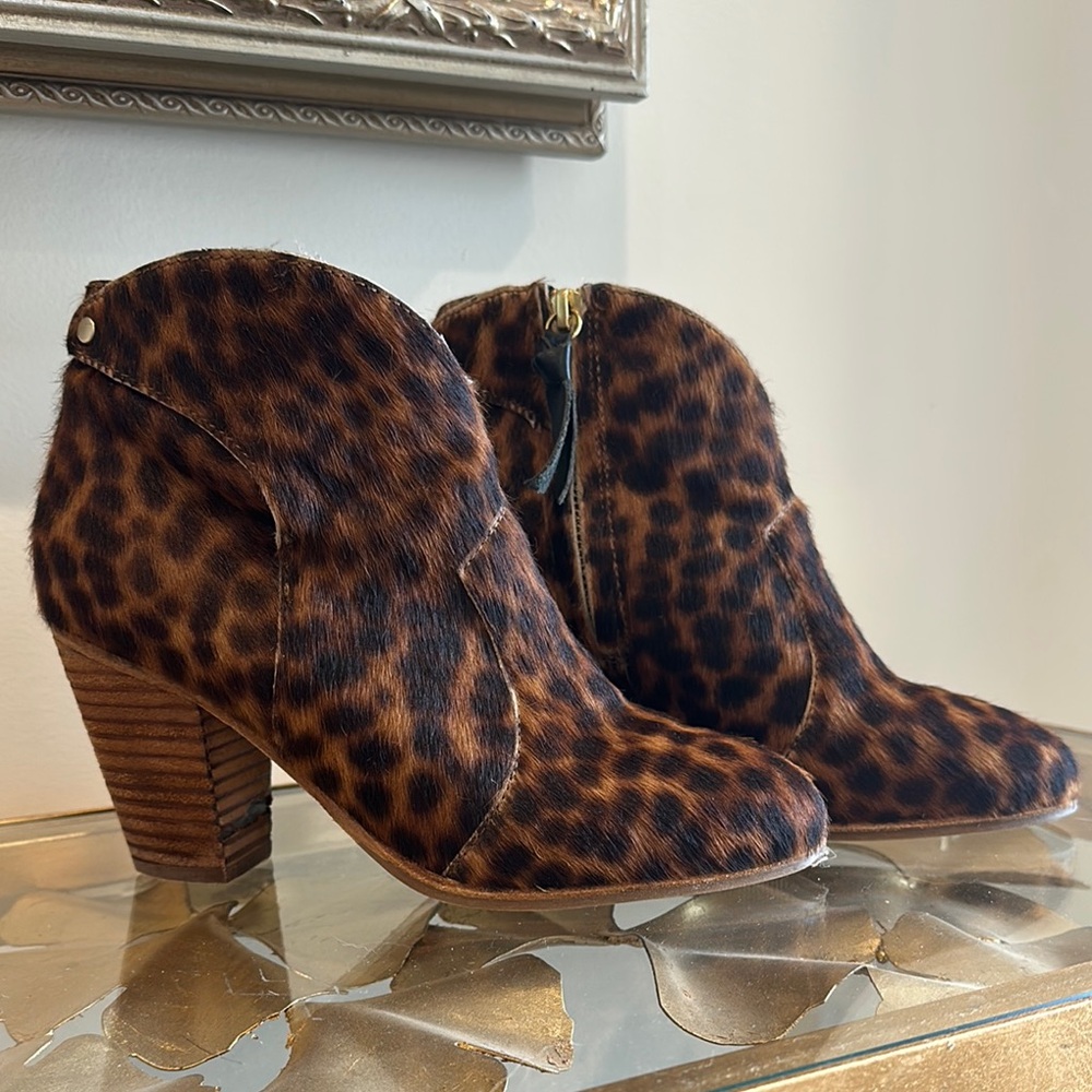 Boden Hoxton Leopard Print Ankle Boots Size EU 36